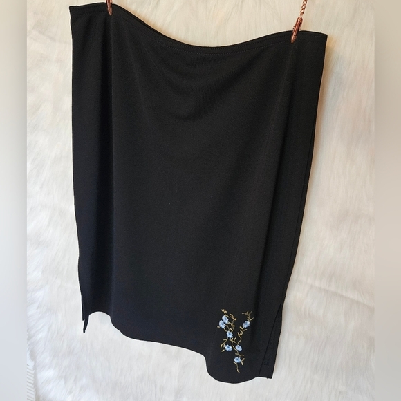 Beechers Brook Embroidered Romance Midi Skirt - Picture 2 of 7